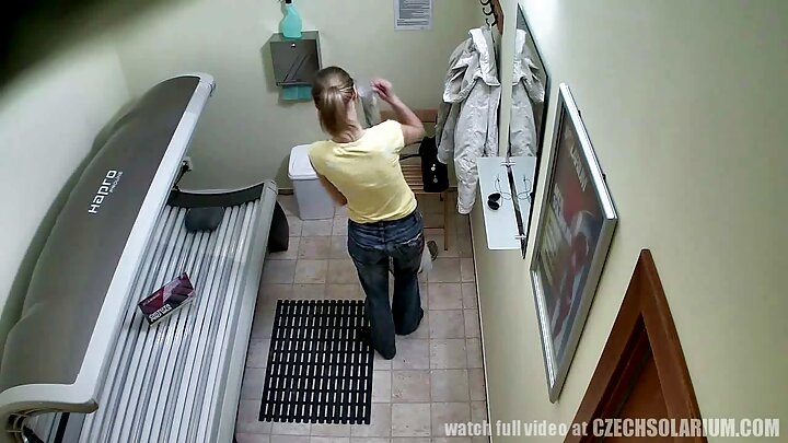 Свърших върху циците на пищна приятелка след горещ секс