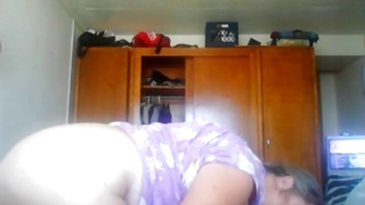 Доведен баща и синът му изчукаха доведената си дъщеря в горещ групов секс с мъже